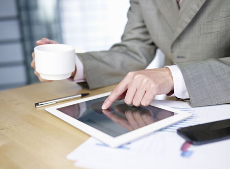 深圳前?？萍脊咀缘慕洜I范圍及互聯網銷售詳解